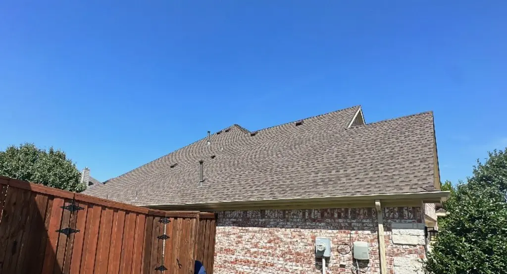 Completed roof replacement project in Benton